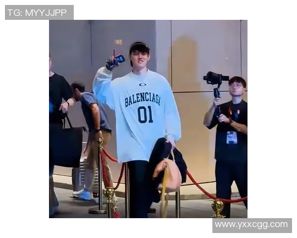 媒体人：裁掉曾凡博并非蔡老板本意 小曾可留G联赛争取双向合同机会